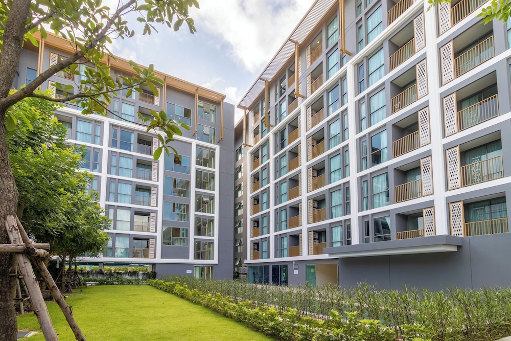 1BR Condo Near Beach with Pool Gym C235