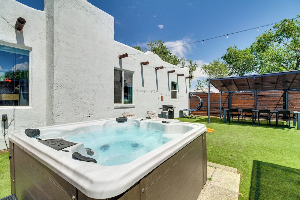 Newly Renovated Albuquerque Retreat w/ Pool Table