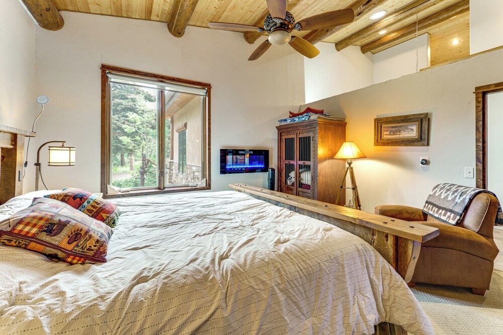 Secluded Angel Fire Retreat: Deck + Stunning View!