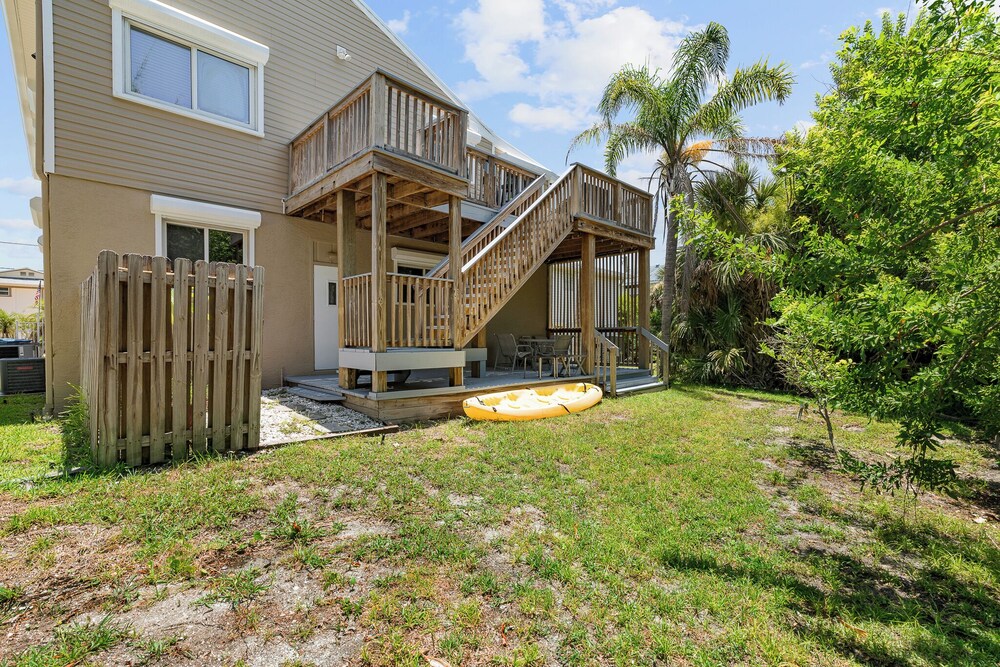 4BR Beach House Spacious Steps From Sand