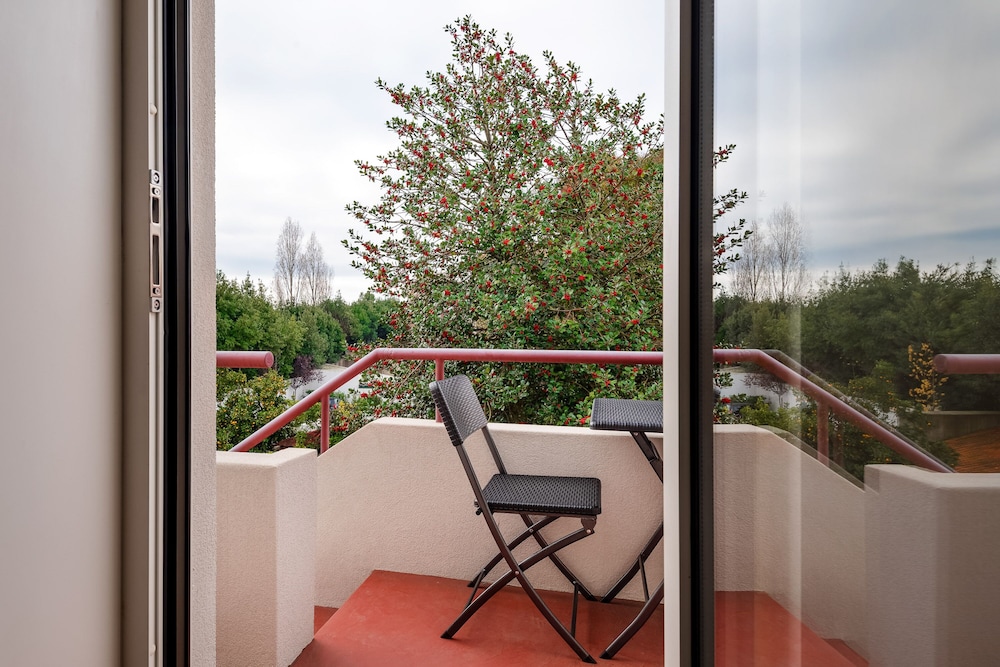 Acm034 Bombarda Homes, Spacious 1BR w/ Balcony