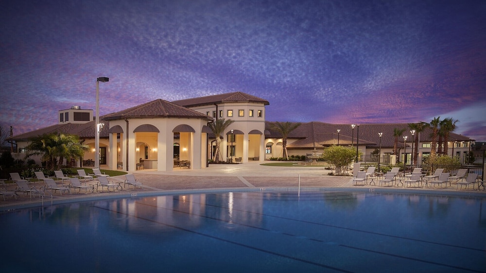 Elegant Retreat With Private Pool & Spa - Image 1