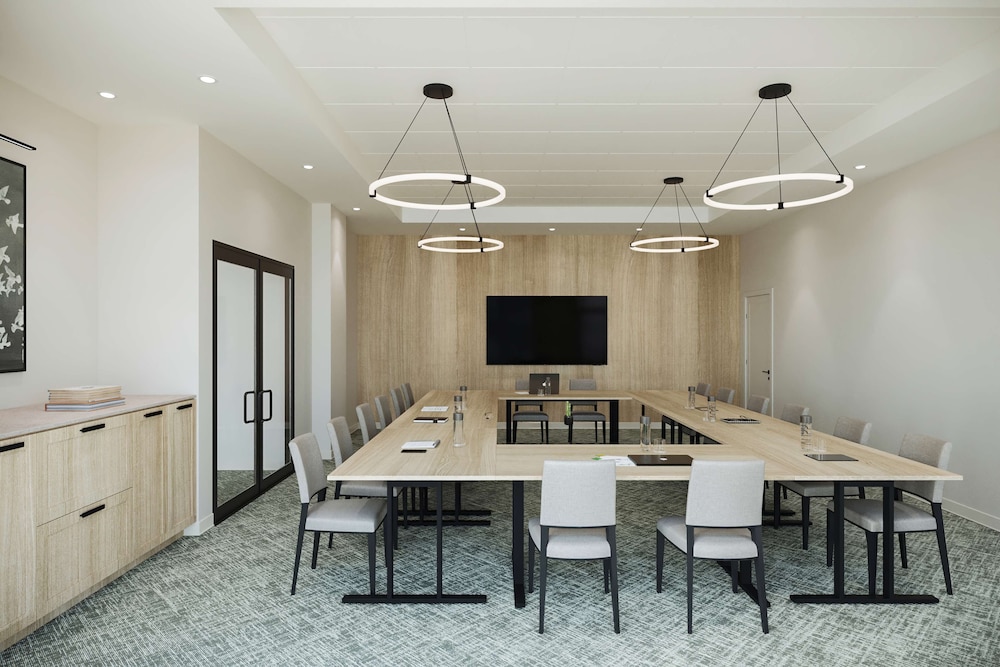 Hyatt Place Montreal Airport