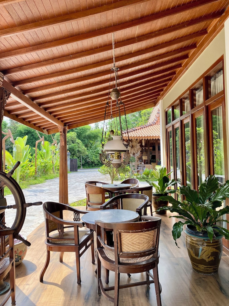 Omnni Villa Borobudur
