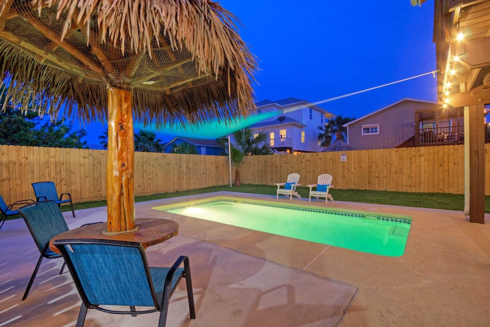 Private Pool, Yard, Deck, by the Nature Preserve! Tipsy Flipper by Avantstay