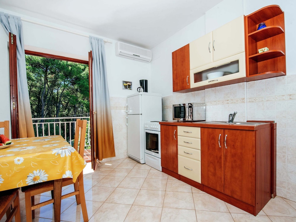 Spacious First Floor Accomodation With 2 Apartments, Near the Beach view 3