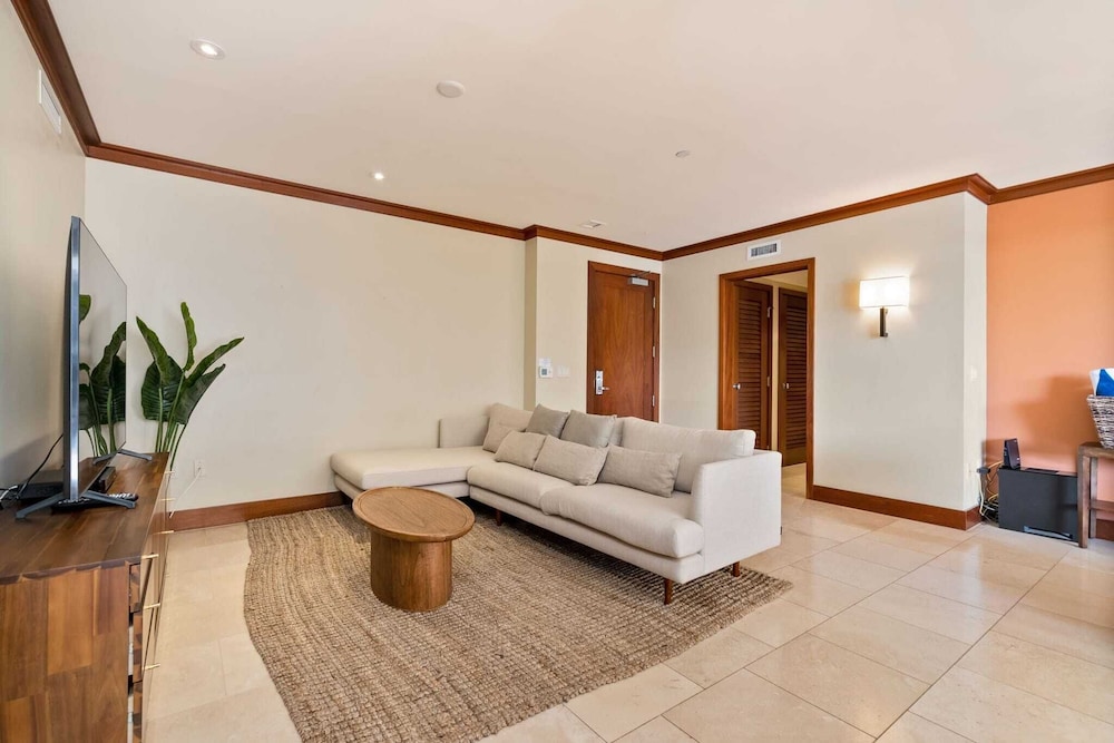 Beachfront Condo at Beach Villas at Ko Olina Hale Hoaloha by Avantstay