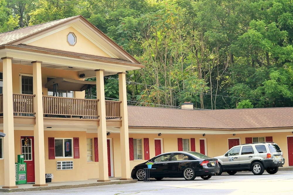 Holiday Motel