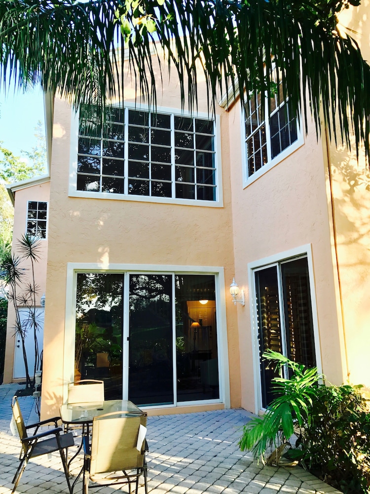 Private-Luxurious Mediterranean Villa - Property Image 11