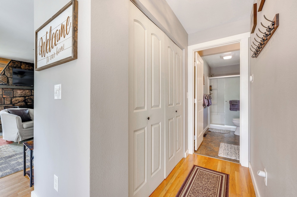 Steps to Estes Lake: Mtn-view Hideaway w/ Hot Tub!