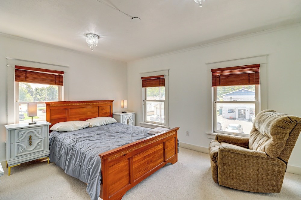 Walkable Abode in Stroudsburg's Business District!