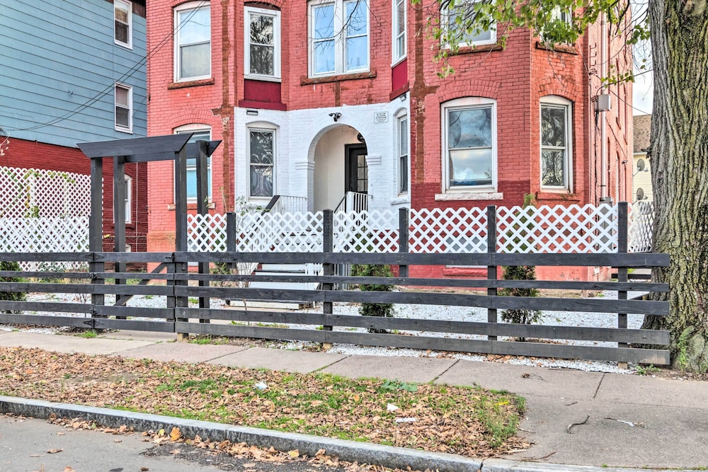 Hartford Vacation Rental - Close to Downtown! view 5