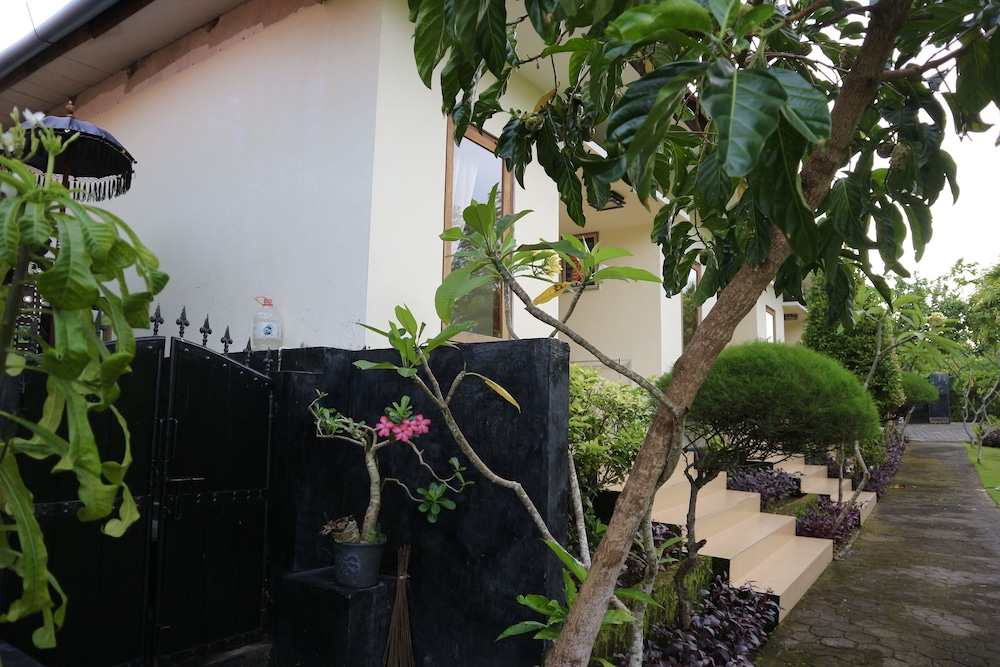 Bhujangga Village Uluwatu