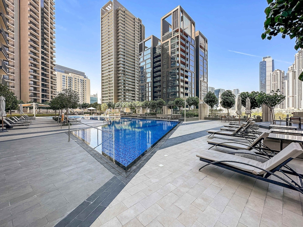 Silkhaus Premium Tower in Downtown Gym Pool