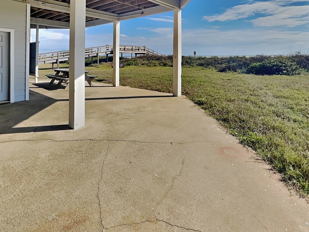 Beachfront Dolphin by Ryson Vacation Rentals