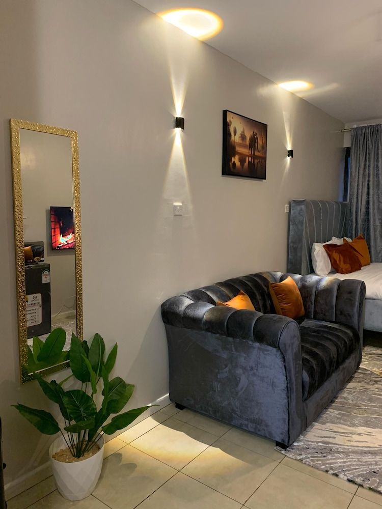 Lux Suites Coral Bells Studio Apartments