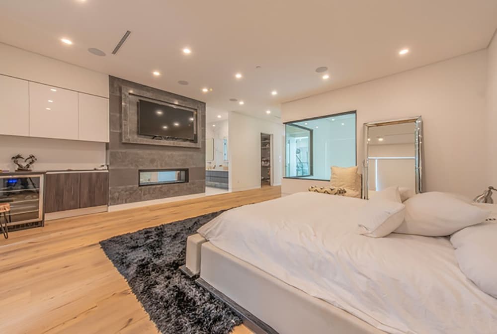 Laurel Modern Villa - Image 4