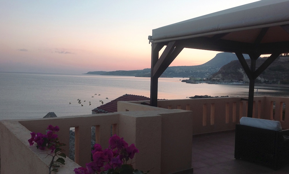 Asterias Studios Apartments