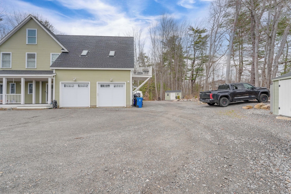 Near Portland trails: Walkable Apartment w/ Deck
