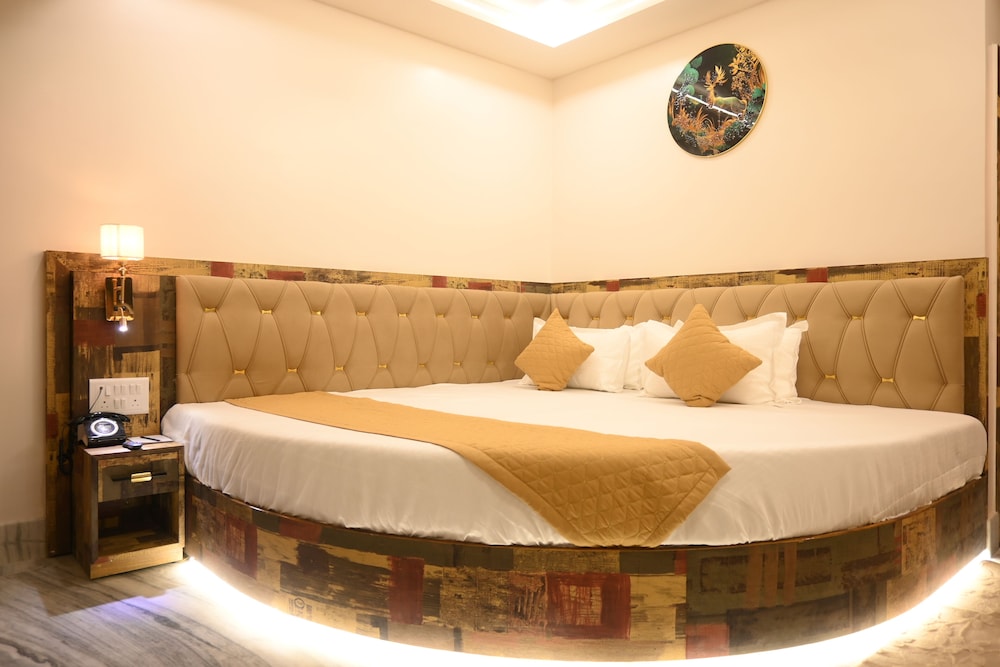 Hotel Kashi Crown