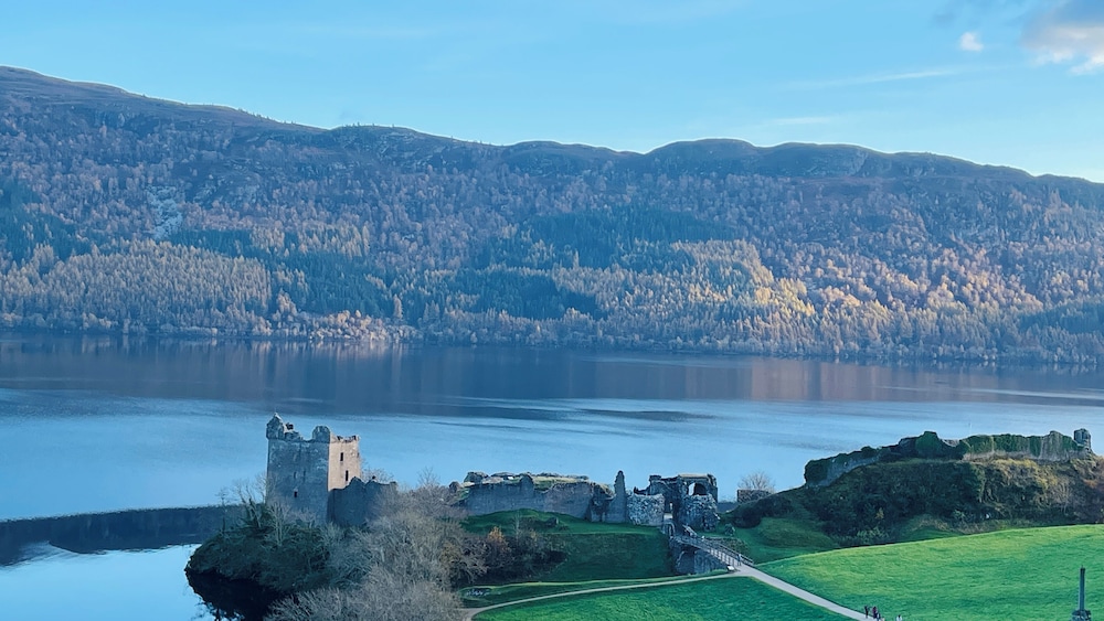 Traditional Highland Cottage Near Loch Ness-sleeps 6