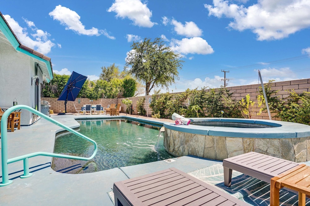 Palm Springs Escape Pool Spa Mountain Vibes