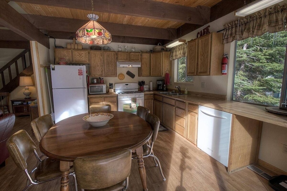 Lake Tahoe Vacations - Coyote Den 3 Bedroom Home by RedAwning - Property Image 13