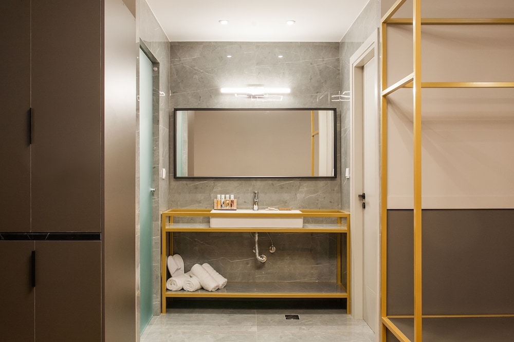 Step One - Luxury Suites right in the heart of Acropolis next to metro station