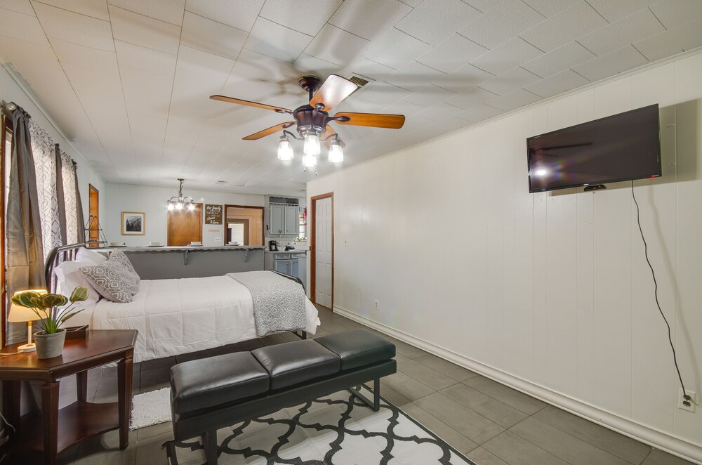 9 Mi to Water Park: Silver Creek Gem w/ Fireplace! view 2