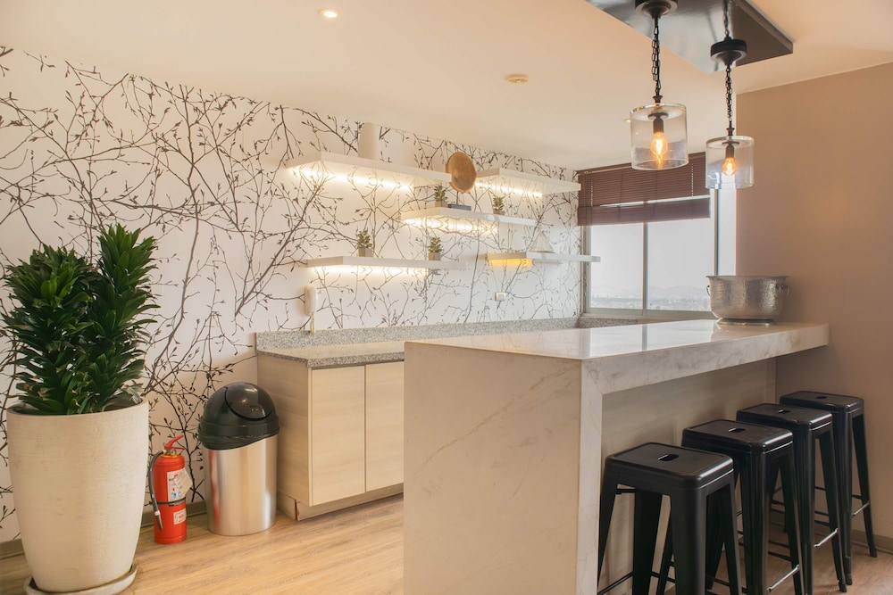 w Bright 1BR w Private Balcony in Barranco