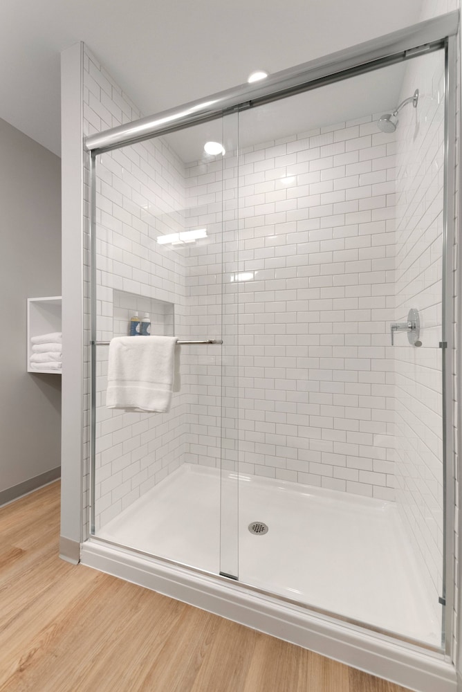 Concert Stay New 4BR Apt by Salt Shed