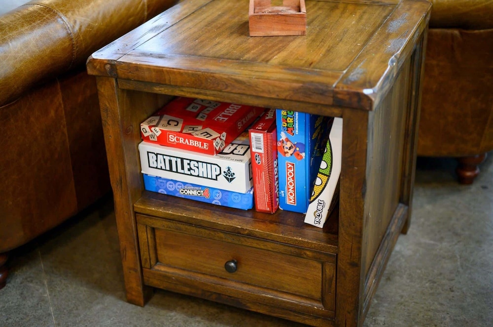 Cabin Vibe - Bunkroom - 3 King - Firepit - Shuffleboard
