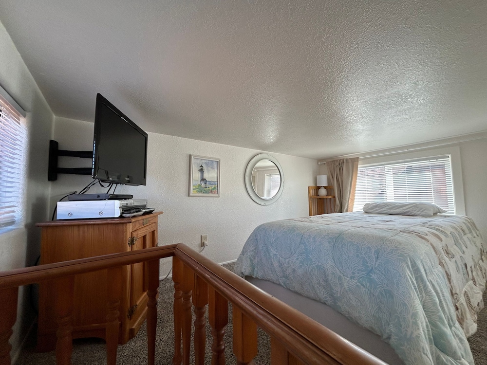 Oceanfront Cabin 10 Jacuzzi Breathtaking Views