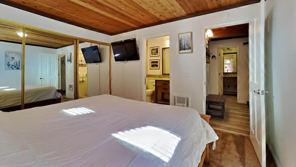 Spacious 2 BR Units at 1849 Condos With Free Pool, Parking & Wifi view 2