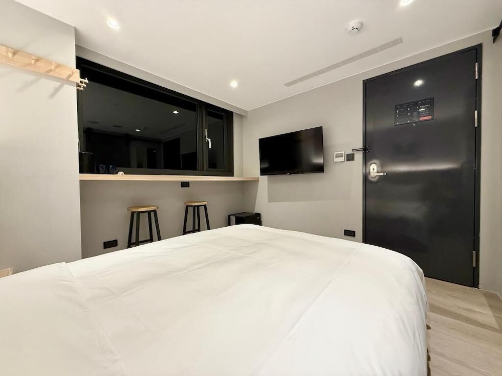 N2 Hotel