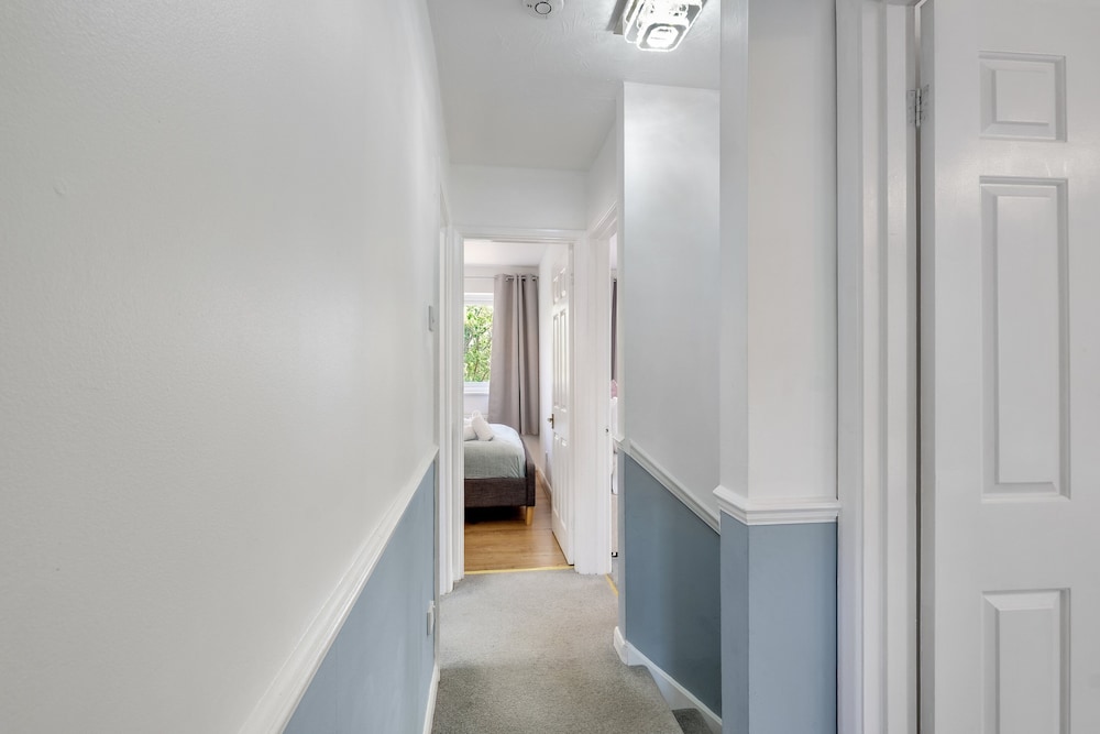 Sharp Close 4 Bedroom 2 Bath - Aylesbury