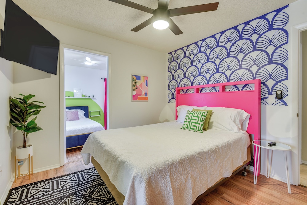 4 Mi to Riverwalk: Bradenton Home w/ Game Room