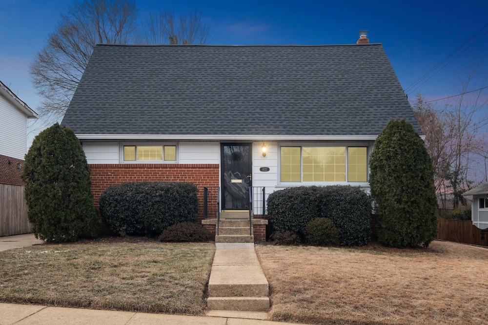 Uline Hospitality 4 Bedroom Home