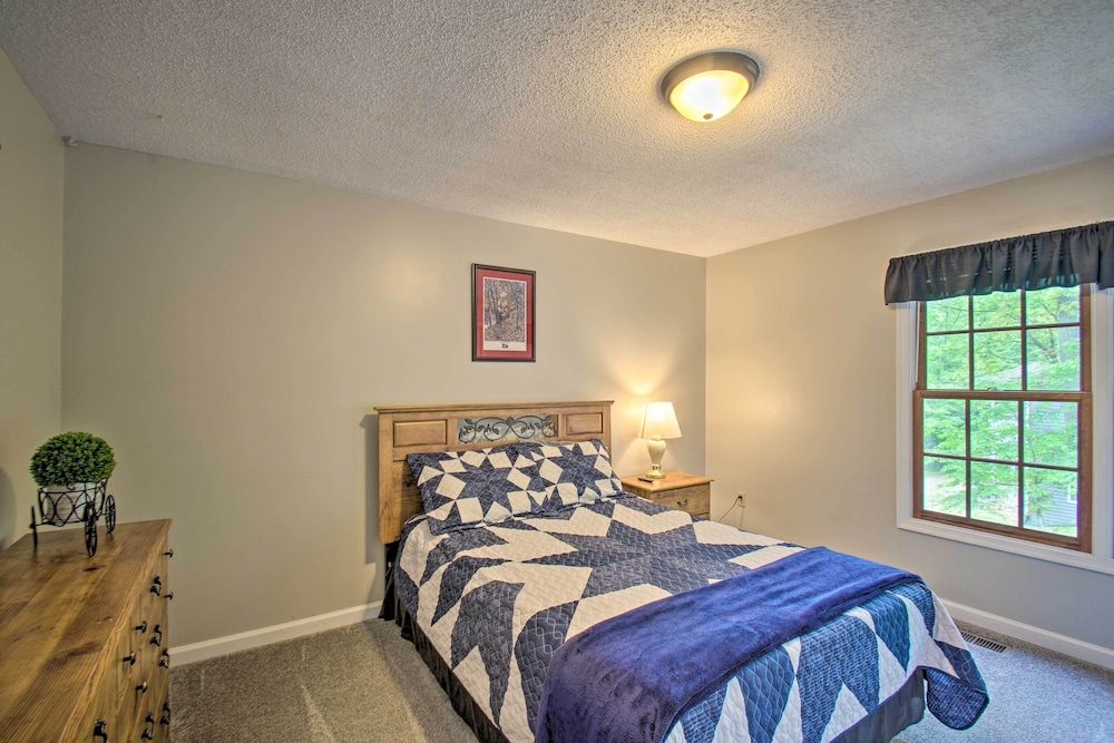 17-seat Theater, Hot Tub & Game Room: Ideal Home! view 3