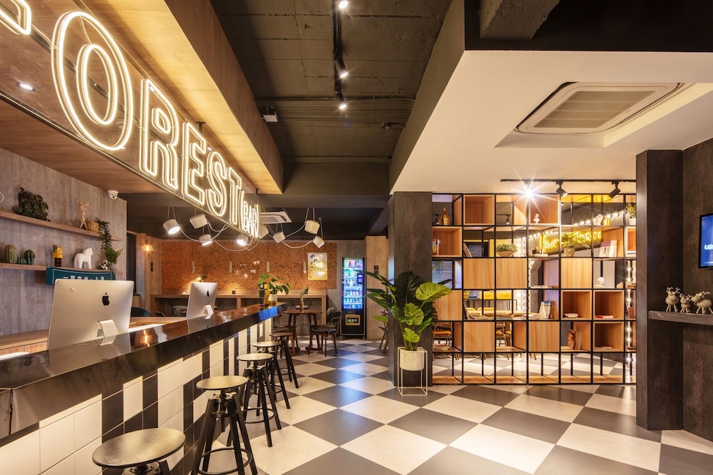 Iforest Hostel - Jing'an Temple Metro Station