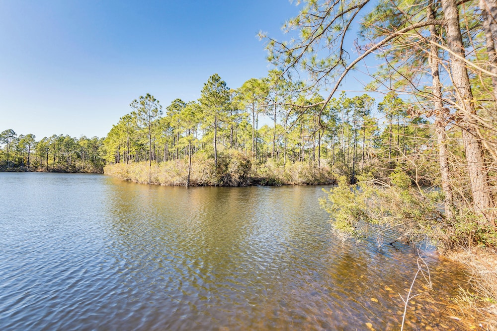 Fishing Dock: Waterfront Pensacola Retreat