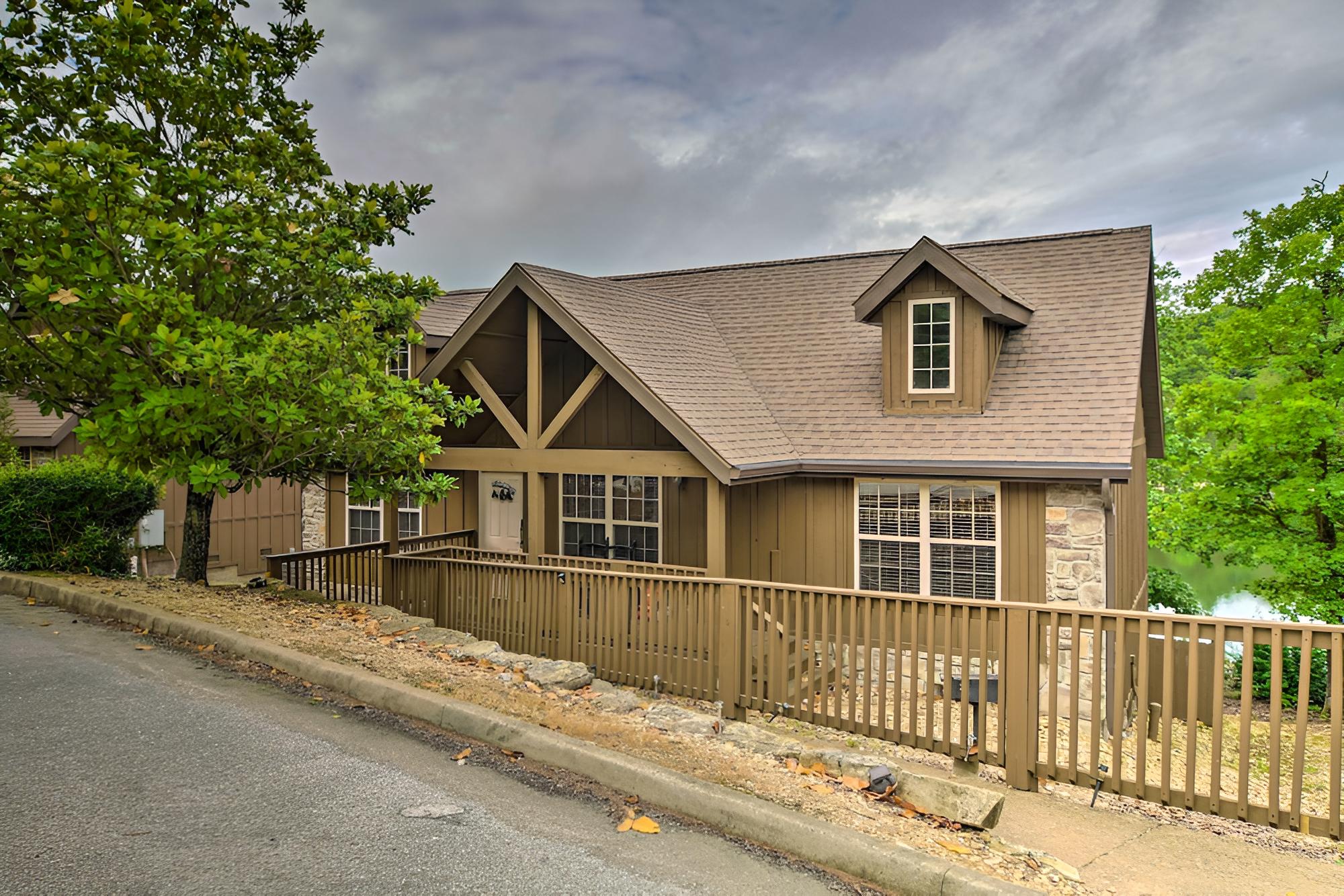 Lakeside Branson West Abode w/ Deck & Pool Access view 2