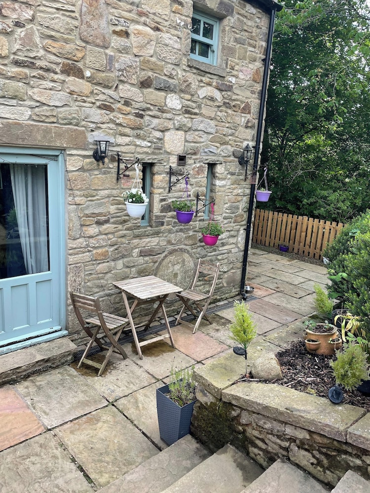 ๐ฟ Quaint Country Cottage With Valley Views, Dog-friendly & Horse-friendly