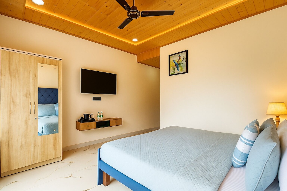Hotel Shiva Lake - Near Mussoorie Lake