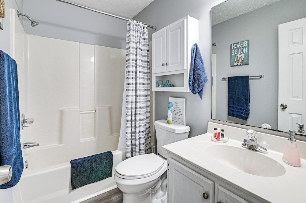 Pool Access & Golf View: Myrtle Beach Retreat!