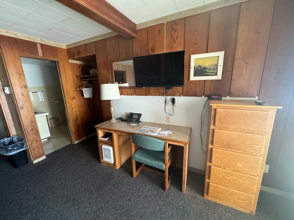 Sunset Oceanfront Lodging