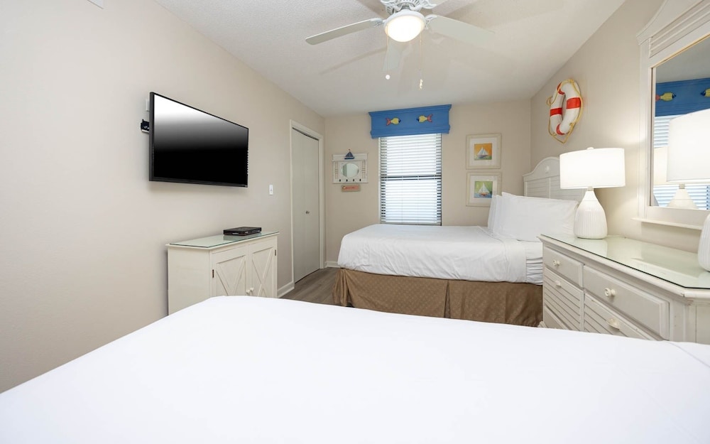 Phoenix Vi 6908 3 Bedroom Condo