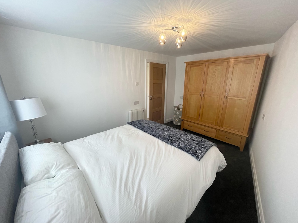 Beautiful Private Detached 1-bed Bungalow view 3