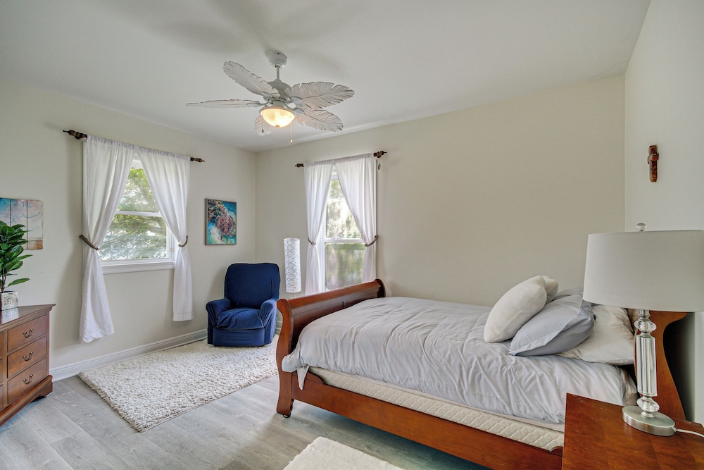 Waveland Vacation Rental - Walk to the Beach! view 3