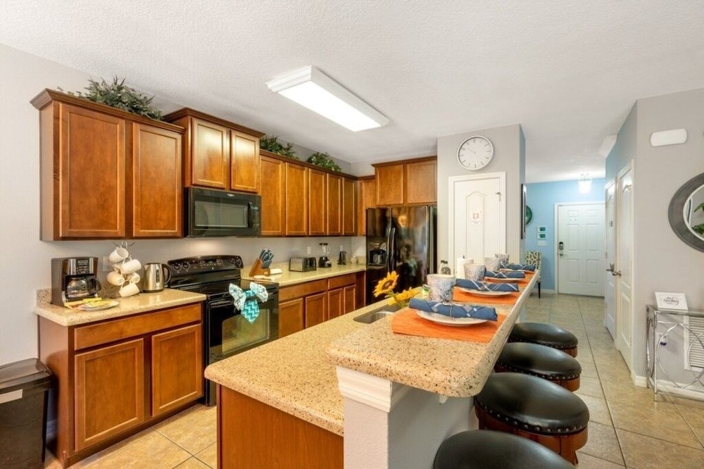 Luxury 4br Retreat W/ Pool, Game Room Near Disney 4 Bedroom Villa